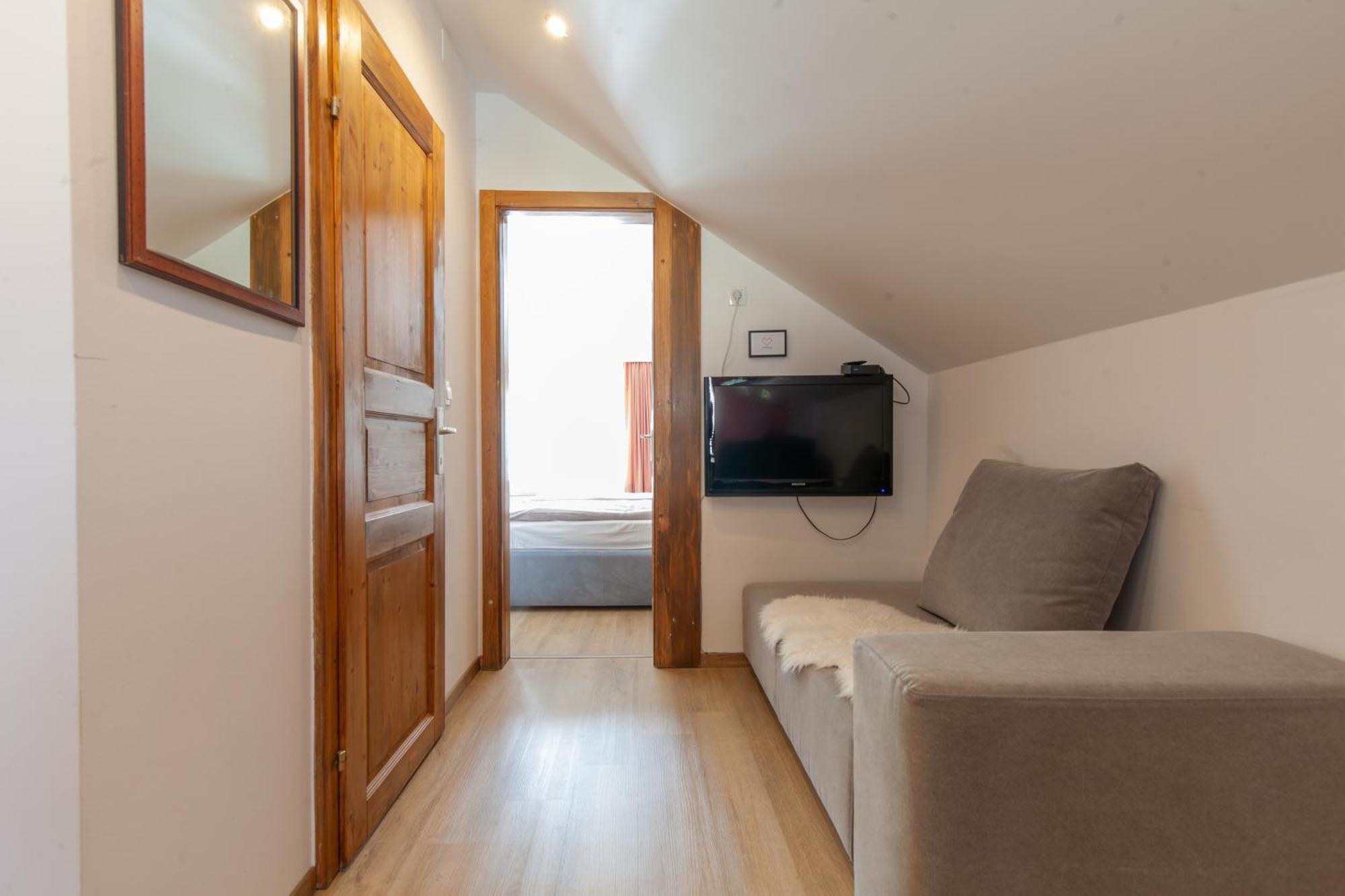 Kosir Apartment *